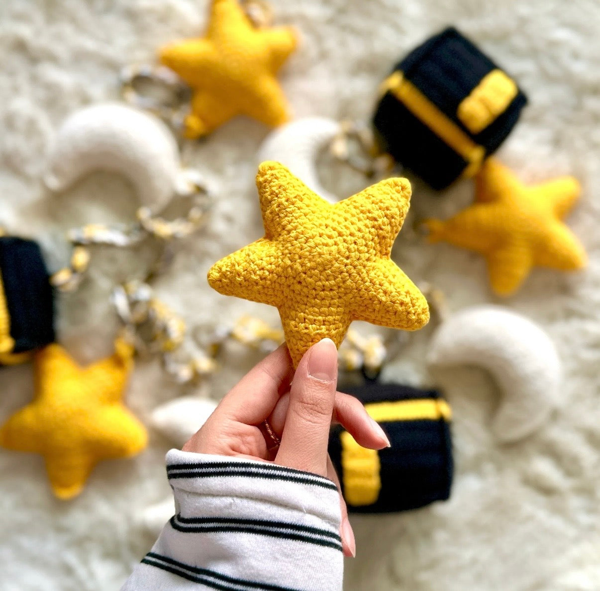 Kaaba, moon and star crochet garland