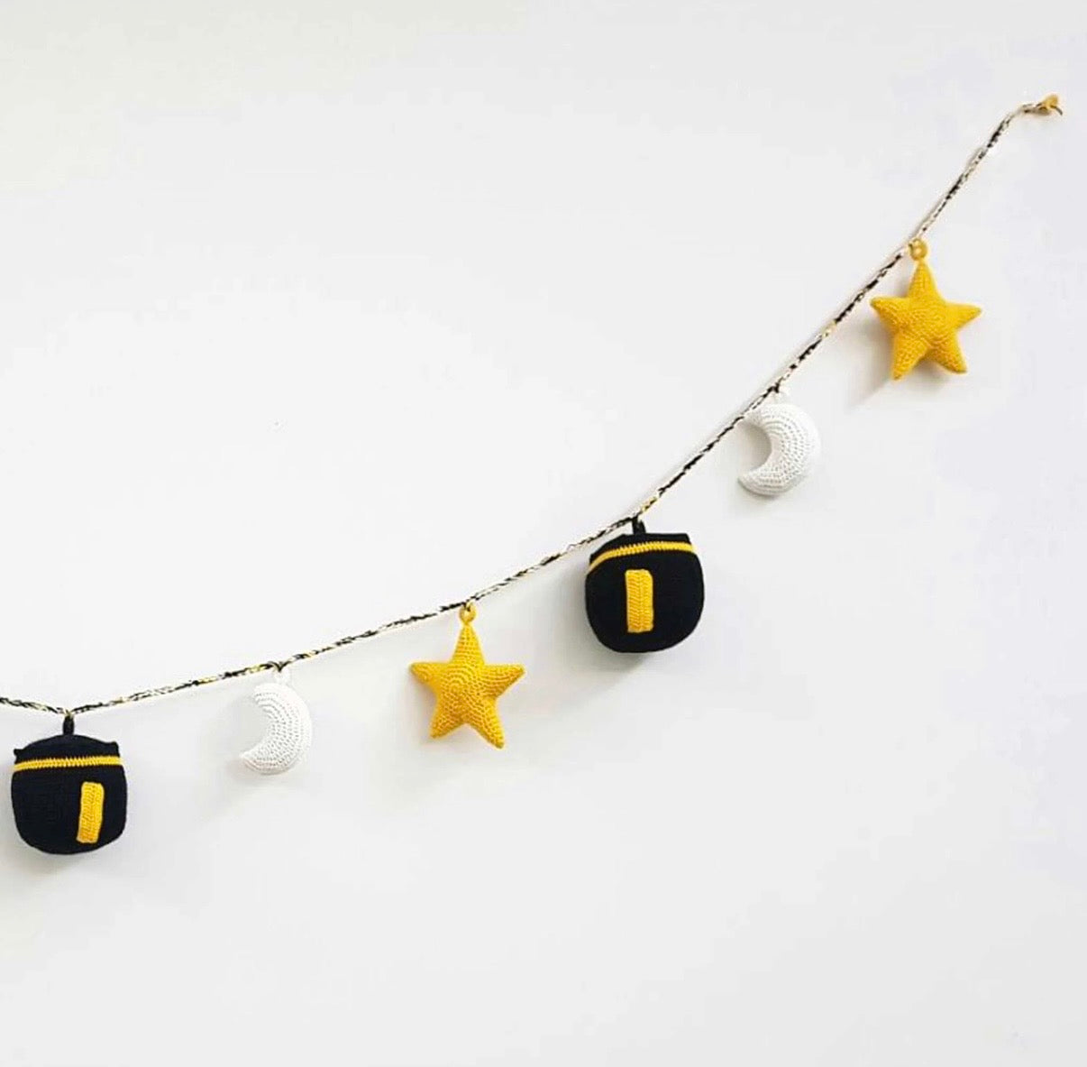 Kaaba, moon and star crochet garland