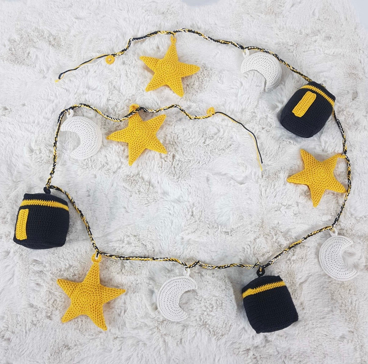 Kaaba, moon and star crochet garland