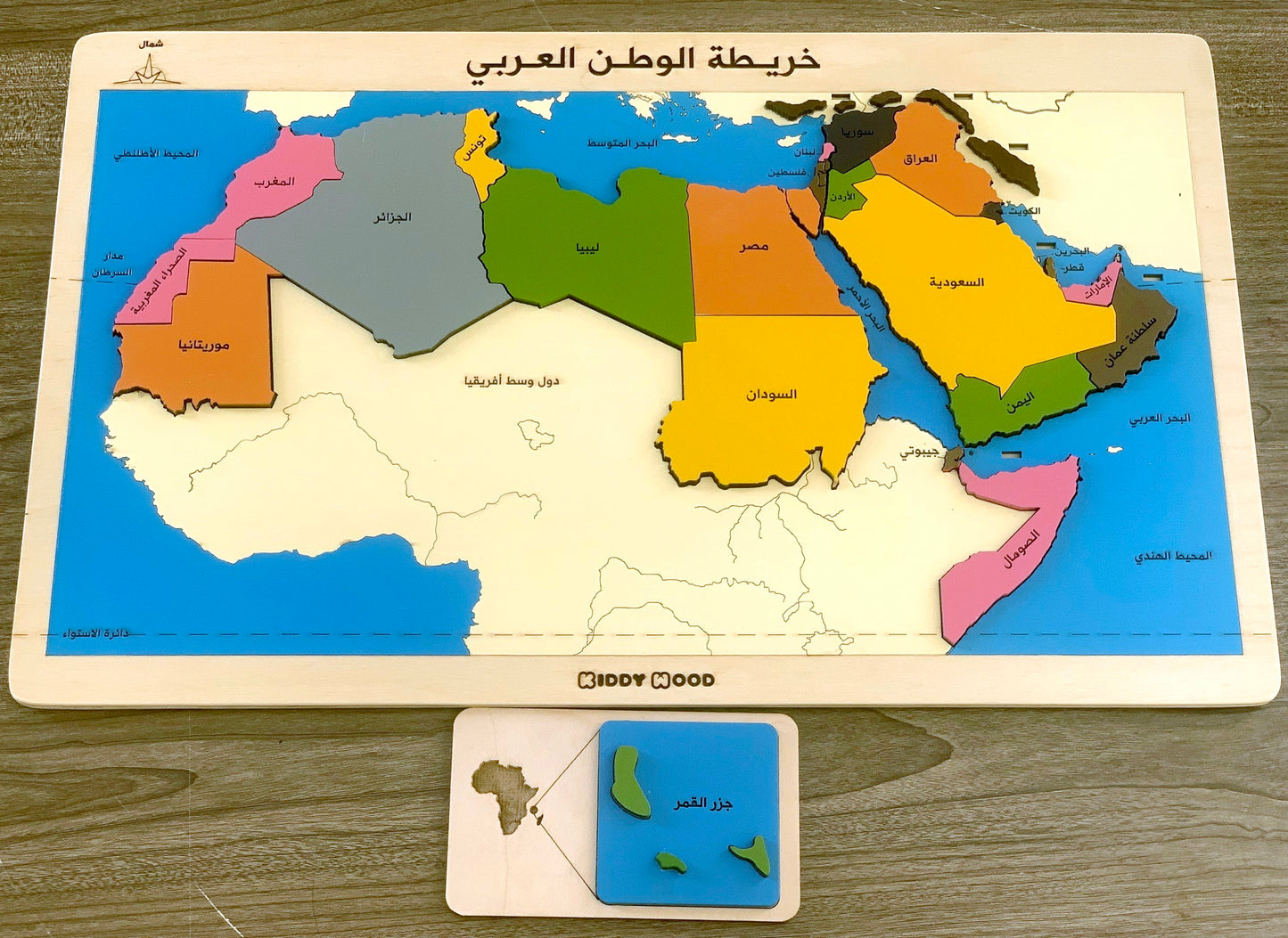خريطة الوطن العربي wooden Middle East map with flags