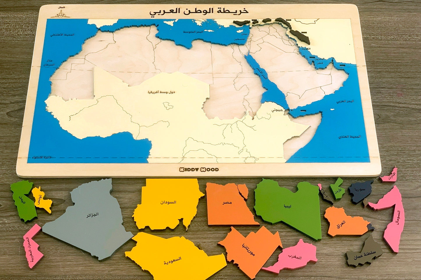 خريطة الوطن العربي wooden Middle East map with flags